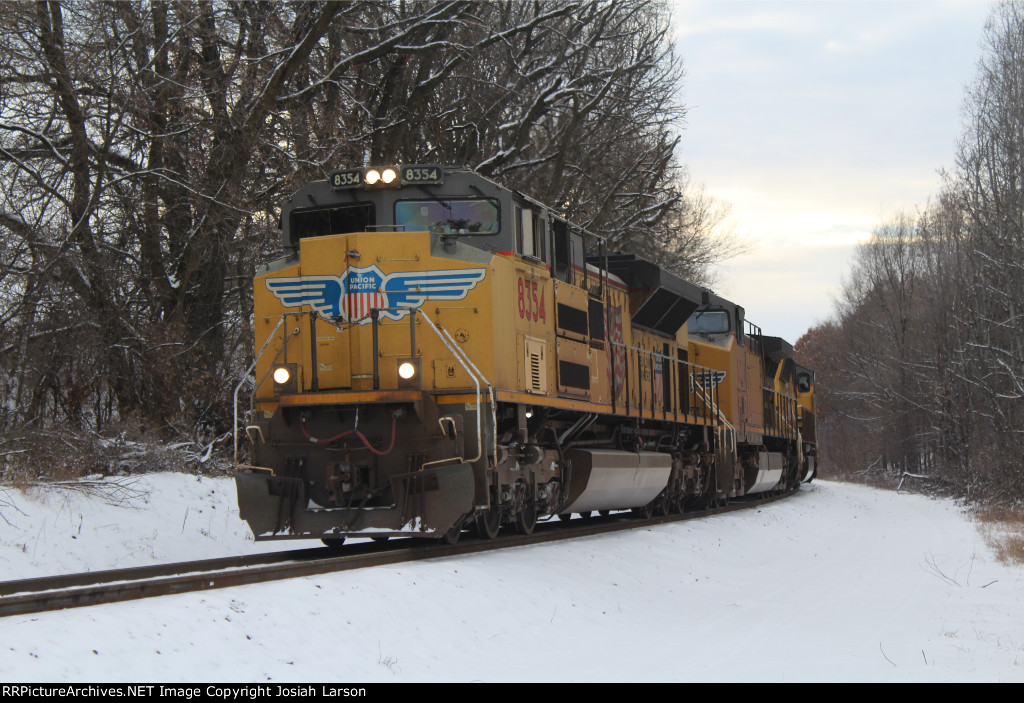 UP 8354 - South of Stillwater